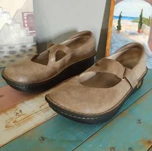 Alegria Mary Jane clogs